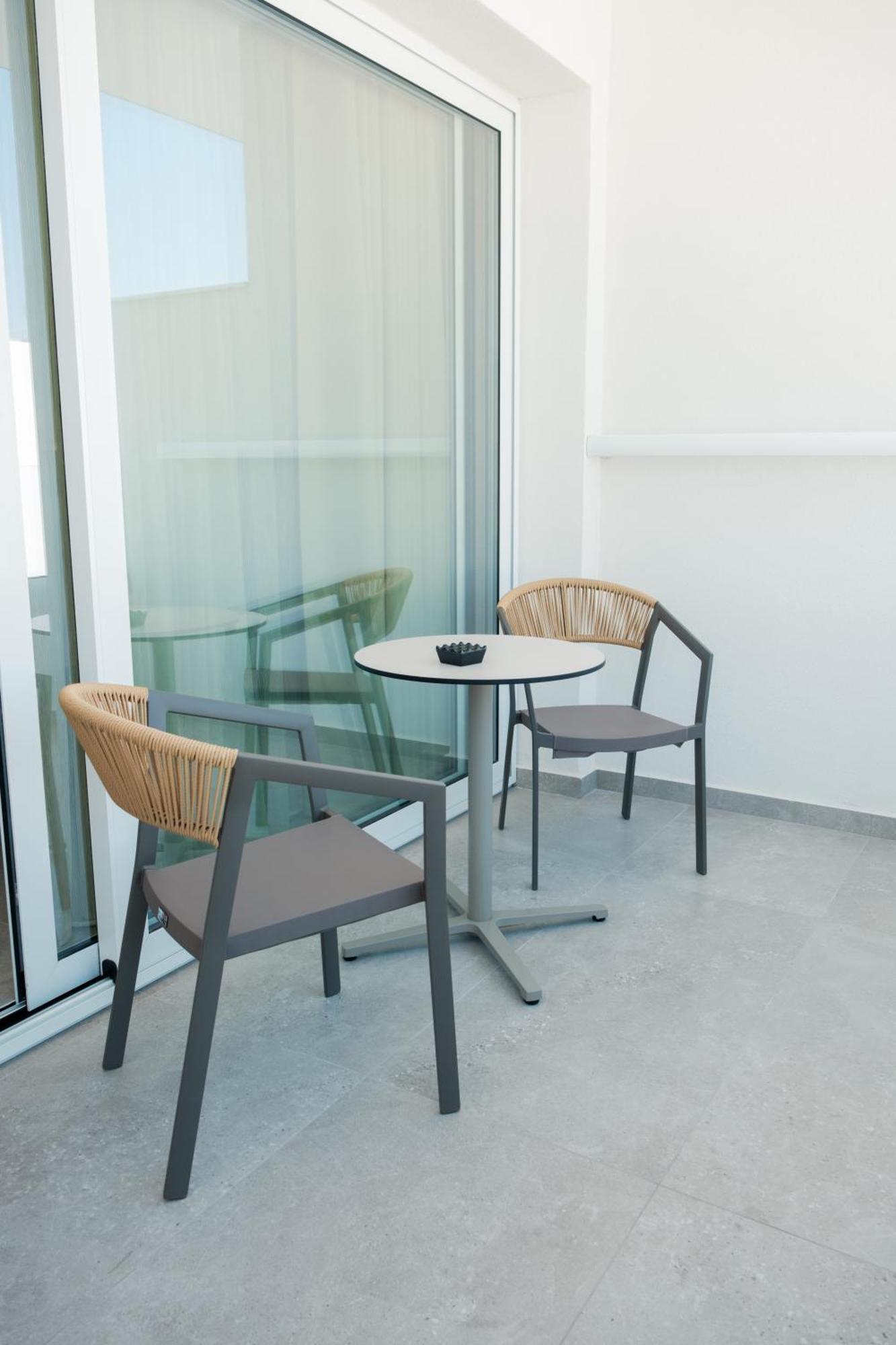 Abacus Suites Aya Napa Dış mekan fotoğraf